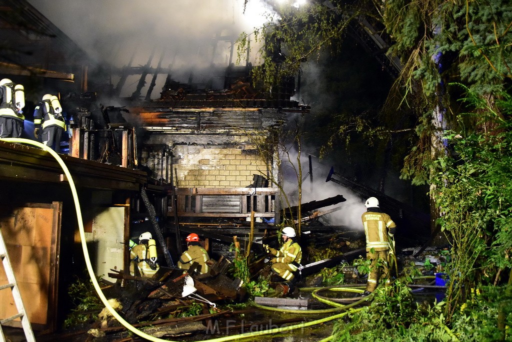 Grossfeuer Einfamilienhaus Siegburg Muehlengrabenstr P0218.JPG - Miklos Laubert